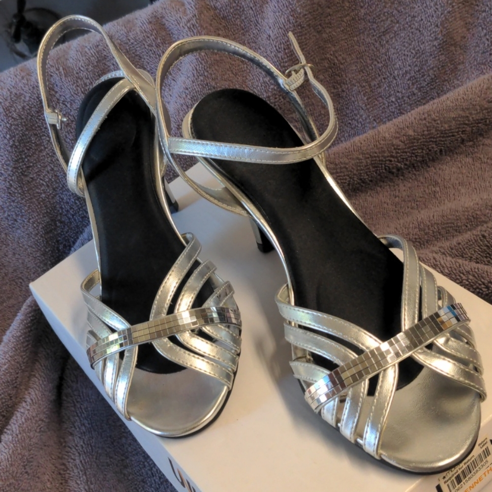 Unlisted Silver open toe heals